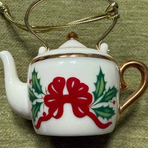 Lenox Teapot Christmas Ornament Holly Berry w/ Red Bow - Picture 8 of 16